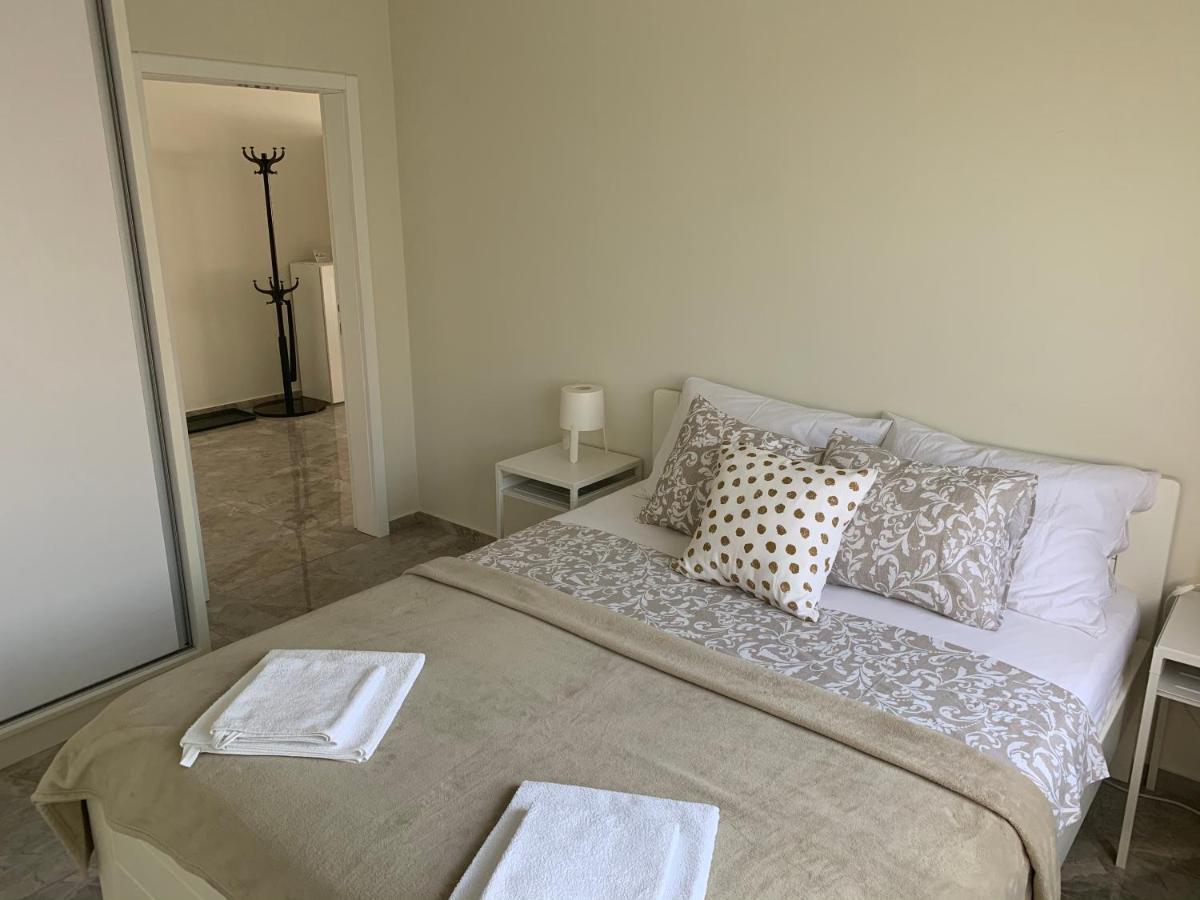 Apartamento Lux House Olga Ruma Exterior foto