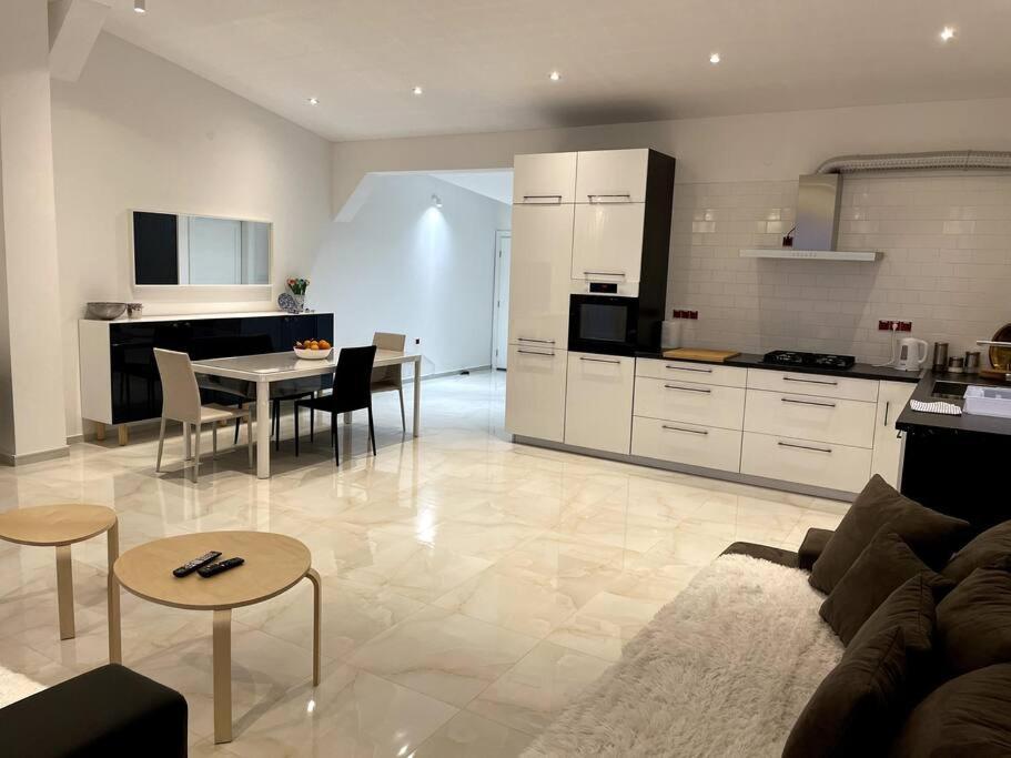 Apartamento Lux House Olga Ruma Habitación foto