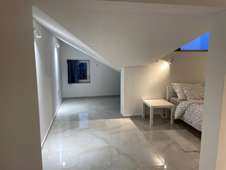 Apartamento Lux House Olga Ruma Habitación foto