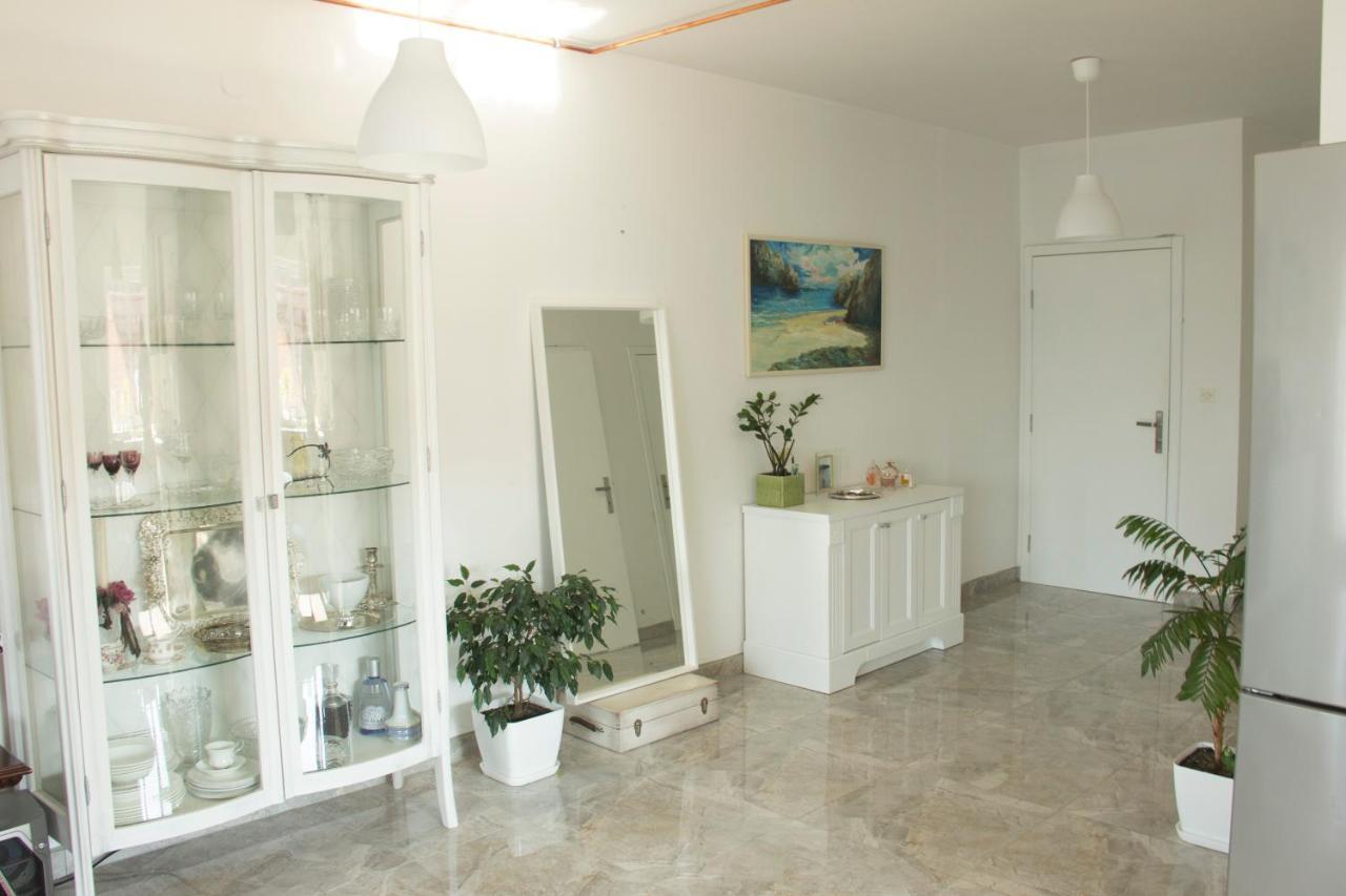 Apartamento Lux House Olga Ruma Exterior foto