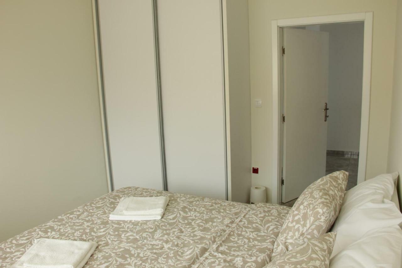 Apartamento Lux House Olga Ruma Exterior foto